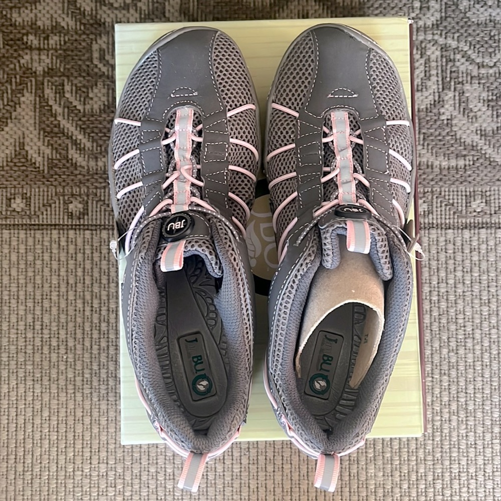 NWT/NWB JBU women’s water shoes